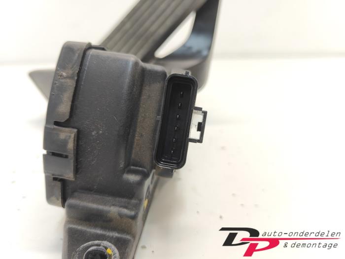 Accelerator pedal from a Kia Sportage (SL) 1.6 GDI 16V 4x2 2011