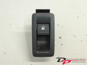Usados Interruptor tapa de depósito Volkswagen Touran (1T1/T2) 1.6 Precio € 5,00 Norma de margen ofrecido por DP Auto-onderdelen & Demontage