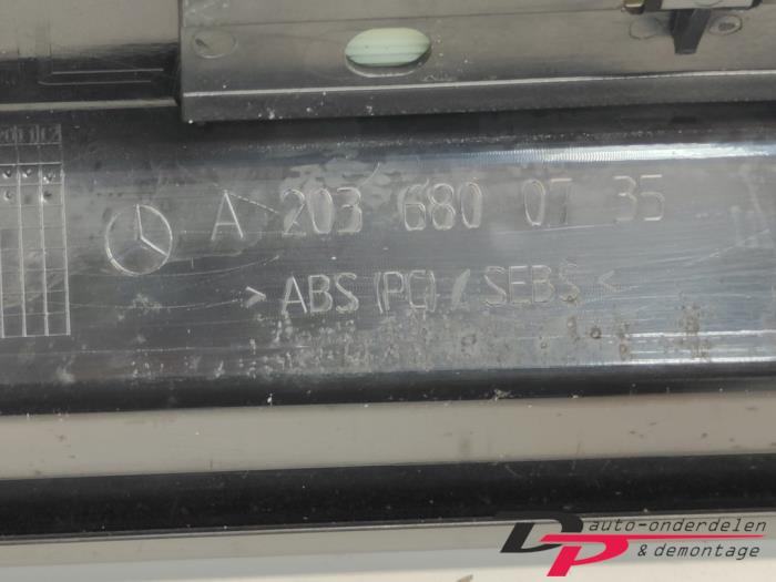 Step insert, left from a Mercedes-Benz C (W203) 1.8 C-180K 16V 2005