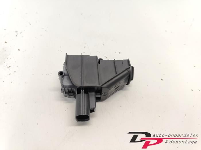 Tank flap lock motor from a Ford S-Max (GBW) 2.0 TDCi 16V 140 2009