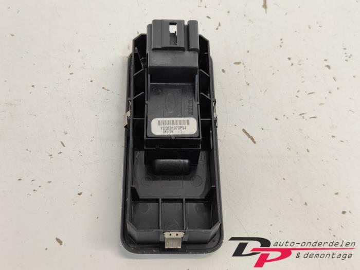 Electric window switch from a Land Rover Range Rover Sport (LS) 2.7 TDV6 24V 2006