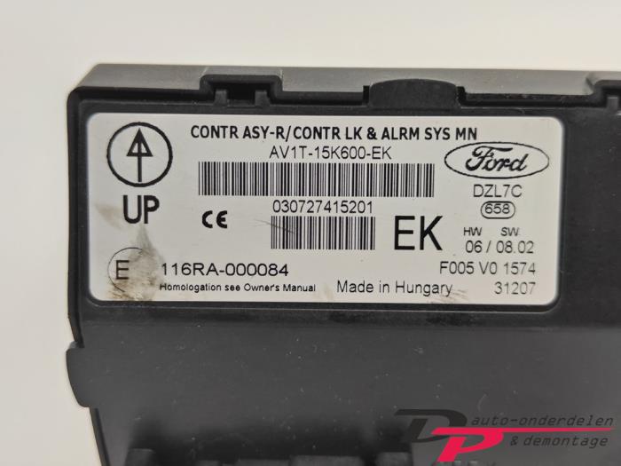 Serrure de contact + ordinateur d'un Ford Fiesta 6 (JA8) 1.6 TDCi 16V ECOnetic 2013