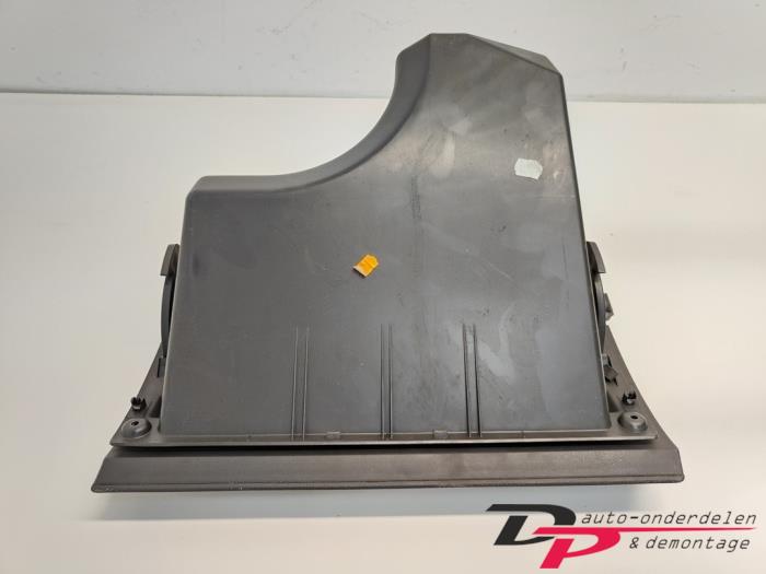 Glovebox from a Opel Tigra Twin Top 1.8 16V 2005