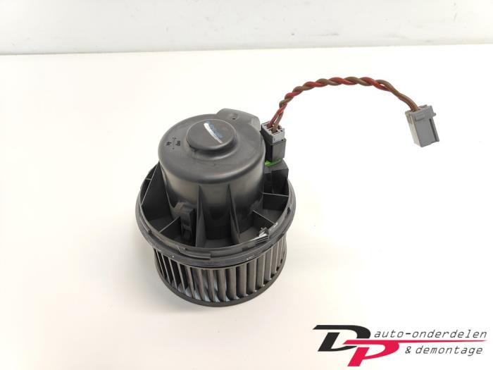 Heating and ventilation fan motor from a Ford C-Max (DM2) 1.6 TDCi 16V 109 2010