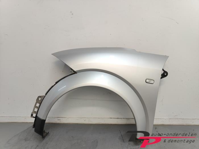 Front wing, left from a Audi A2 (8Z0) 1.4 16V 2002