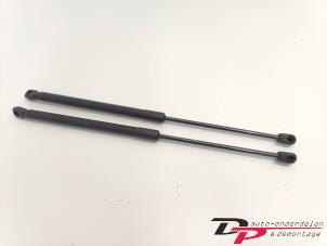 Used Set of bonnet gas struts Audi Q7 (4LB) 3.0 TDI V6 24V Price € 20,00 Margin scheme offered by DP Auto-onderdelen & Demontage