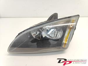 Used Headlight, left Ford Focus 2 Wagon 1.6 16V Price € 14,00 Margin scheme offered by DP Auto-onderdelen & Demontage