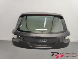 Używane Tylna klapa Audi Q7 (4LB) 3.0 TDI V6 24V Cena € 175,00 Procedura marży oferowane przez DP Auto-onderdelen & Demontage