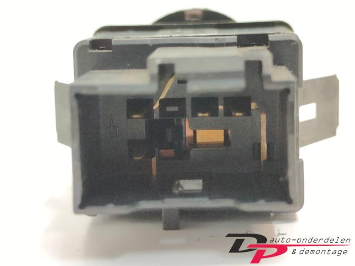 Panic lighting switch from a Seat Ibiza III (6L1) 1.4 16V 75 2004