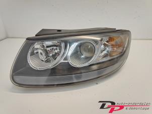 Used Headlight, left Hyundai Santa Fe II (CM) 2.7 V6 24V 4x2 Price € 90,00 Margin scheme offered by DP Auto-onderdelen & Demontage