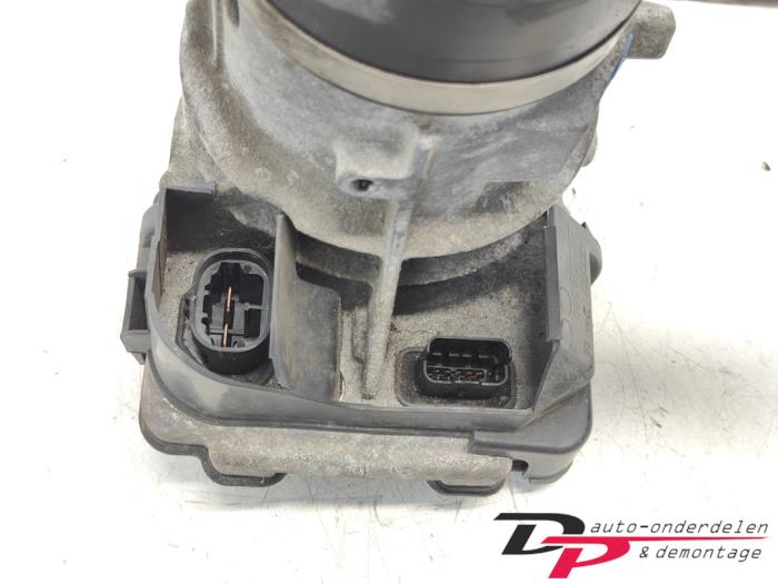 Power steering pump from a Citroën C4 Grand Picasso (UA) 1.6 16V VTi 2010