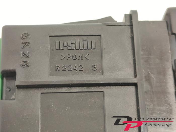 Nebelscheinwerfer Schalter van een Suzuki Swift (ZA/ZC/ZD1/2/3/9) 1.6 Sport VVT 16V 2007