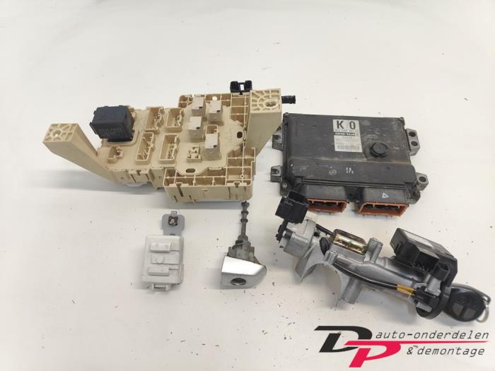 Used Ignition lock + computer Suzuki Swift (ZA/ZC/ZD1/2/3/9) 1.3 VVT 16V Price € 63,00 Margin scheme offered by DP Auto-onderdelen & Demontage