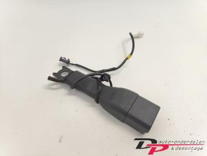 Used Front seatbelt buckle, right Peugeot 108 1.0 12V Price € 18,00 Margin scheme offered by DP Auto-onderdelen & Demontage