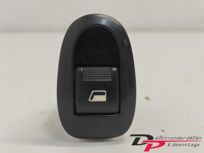 Usados Interruptor de ventanilla eléctrica Peugeot 1007 (KM) 1.4 Precio € 8,00 Norma de margen ofrecido por DP Auto-onderdelen & Demontage