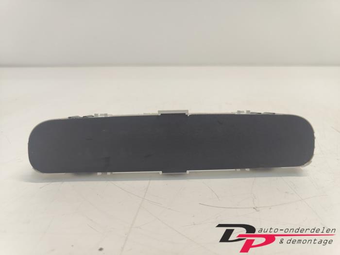 Begagnade Innerdisplay Chevrolet Spark (M300) 1.0 16V Bifuel Pris € 9,00 Marginaltabell erbjuds av DP Auto-onderdelen & Demontage
