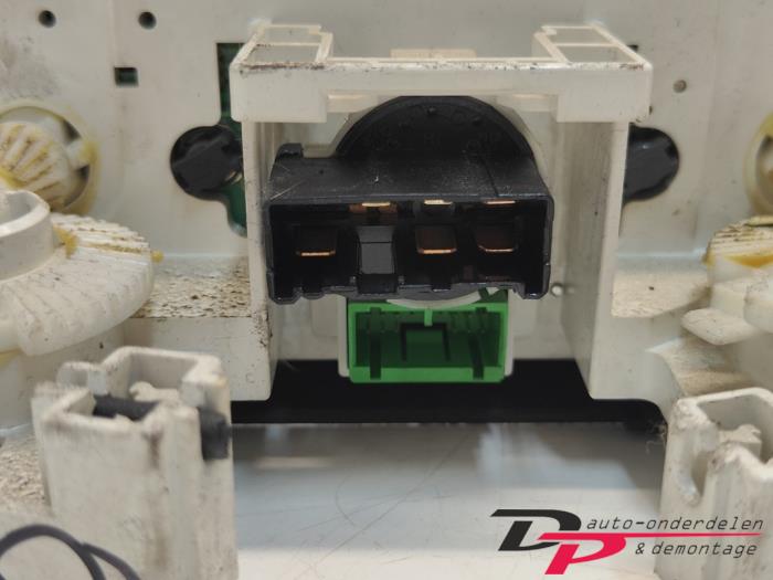 Heater control panel Suzuki Swift 1.3 VVT 16V 7440062J30BJP USHIN