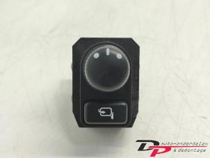 Usados Interruptor de retrovisor Suzuki Swift (ZA/ZC/ZD1/2/3/9) 1.3 VVT 16V Precio € 10,00 Norma de margen ofrecido por DP Auto-onderdelen & Demontage