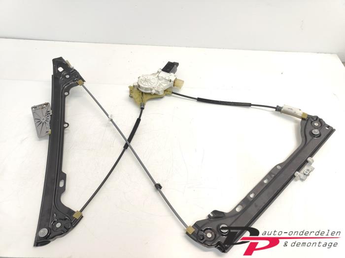 Window mechanism 2-door, front right from a BMW 3 serie (E92) 320i 16V 2010