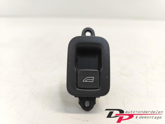 Usados Interruptor de ventanilla eléctrica Volvo V50 (MW) 2.0 D 16V Precio € 5,00 Norma de margen ofrecido por DP Auto-onderdelen & Demontage