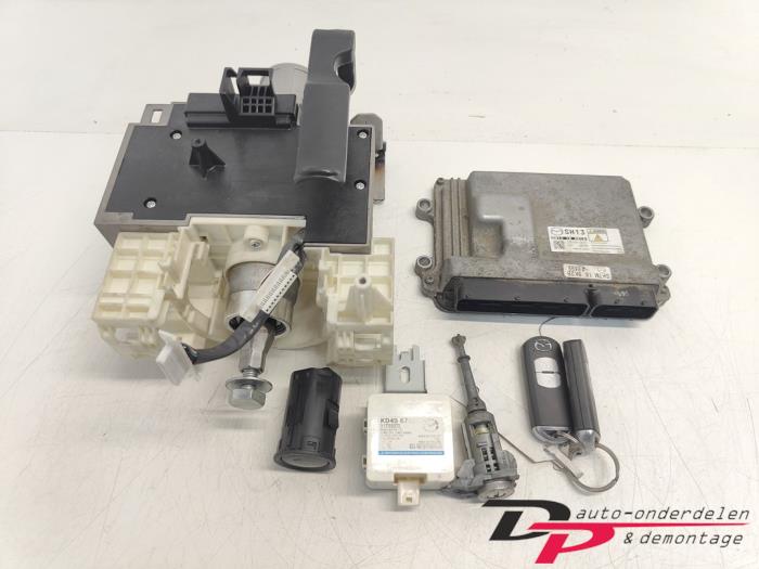 Ignition lock + computer from a Mazda CX-5 (KE,GH) 2.2 Skyactiv D 175 16V 4WD 2015
