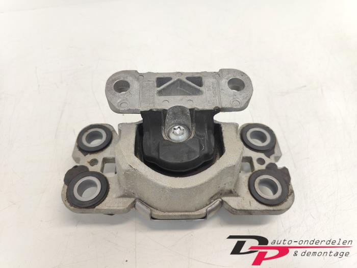 Used Engine mount Landrover Freelander II 2.2 tD4 16V Price € 20,00 Margin scheme offered by DP Auto-onderdelen & Demontage
