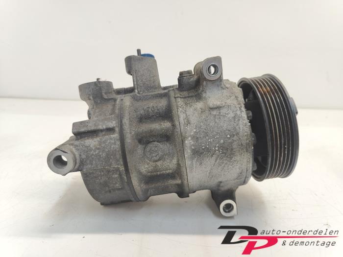 Air conditioning pump from a Volkswagen Golf Plus (5M1/1KP) 1.2 TSI BlueMOTION 2012