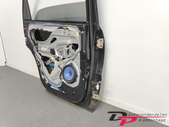 Rear door 4-door, left from a Kia Sportage (JE) 2.0 CRDi 16V VGT 4x2 2006