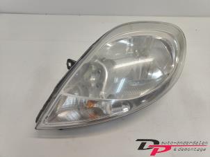Used Headlight, left Nissan Primastar 2.0 dCi 120 Price € 25,00 Margin scheme offered by DP Auto-onderdelen & Demontage