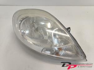 Used Headlight, right Nissan Primastar 2.0 dCi 120 Price € 30,00 Margin scheme offered by DP Auto-onderdelen & Demontage