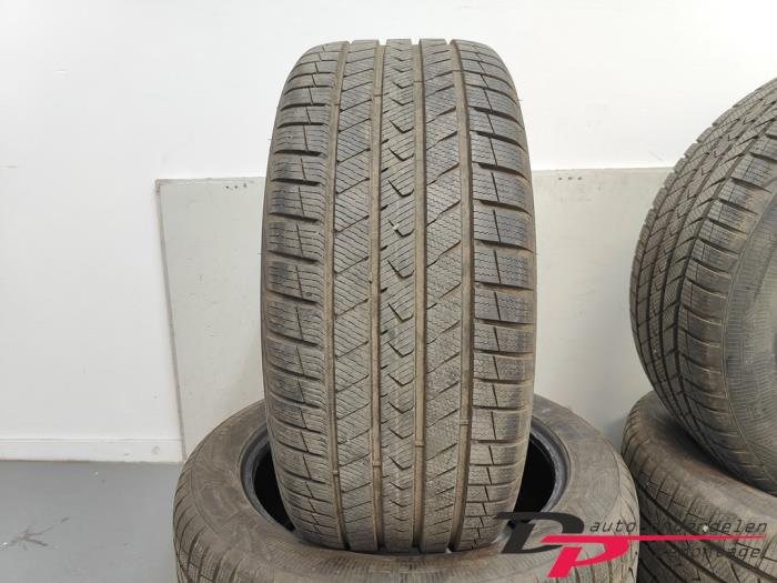 Tyre with tyre size 275/45/20 - 2754520 VREDESTEIN