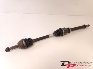 Used Front drive shaft, right Renault Clio III (BR/CR) 1.4 16V Price € 19,00 Margin scheme offered by DP Auto-onderdelen & Demontage