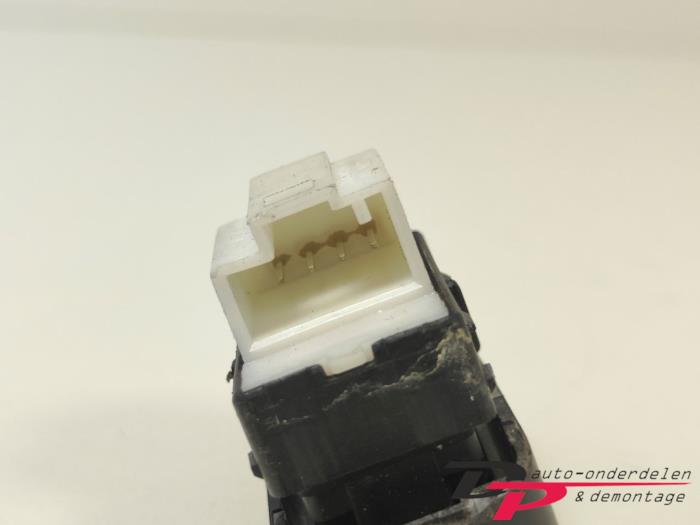 Central locking switch from a Volkswagen Polo V (6R) 1.2 TSI 2012