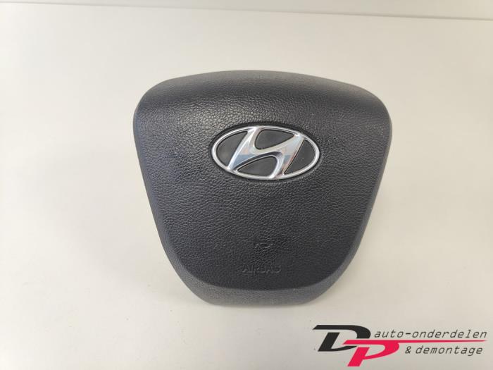 Left airbag (steering wheel) from a Hyundai i20 1.2i 16V 2011