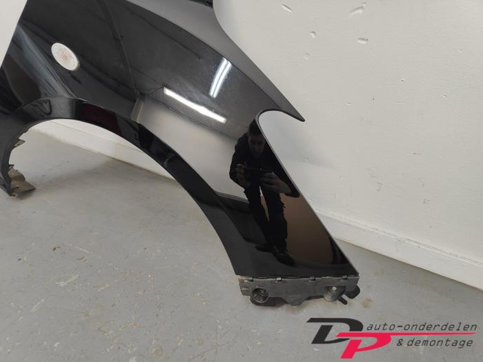 Front wing, right from a Mazda 2 (DE) 1.3 16V S-VT High Power 2010