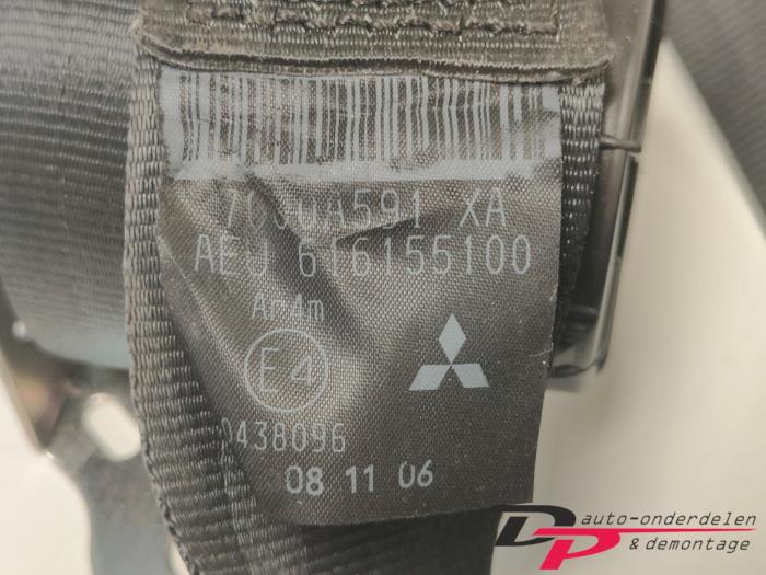 Pas bezpieczenstwa lewy tyl z Mitsubishi Colt (Z2/Z3) 1.3 16V 2009