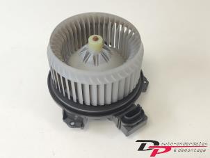Usados Motor de ventilador de calefactor Suzuki Swift (ZA/ZC/ZD1/2/3/9) 1.3 VVT 16V Precio € 12,50 Norma de margen ofrecido por DP Auto-onderdelen & Demontage