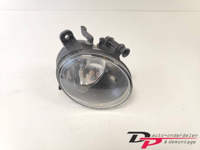 Fog light, front left from a Seat Exeo ST (3R5) 2.0 TDI 16V 2010
