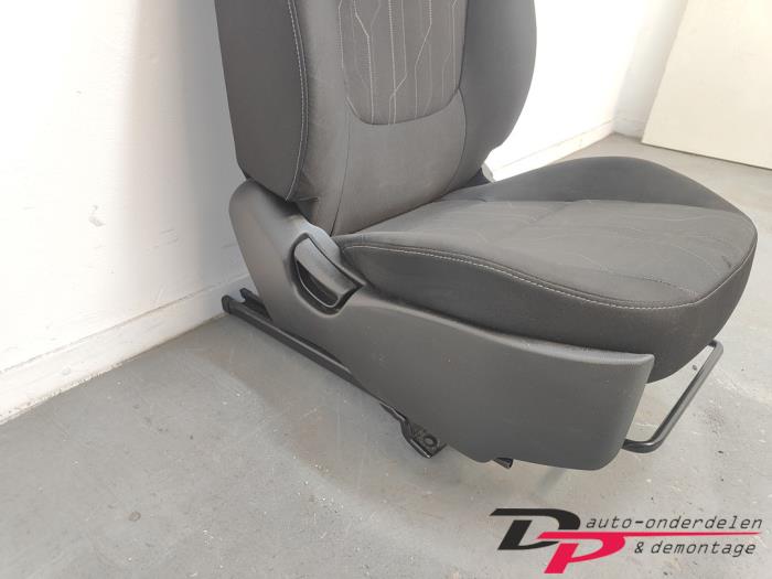 Seat, right from a Kia Picanto (TA) 1.0 12V LPG 2015