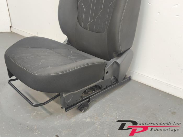 Seat, right from a Kia Picanto (TA) 1.0 12V LPG 2015