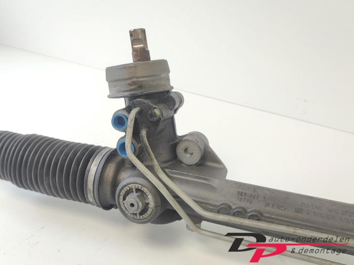 Power steering box from a Seat Exeo ST (3R5) 2.0 TDI 16V 2010
