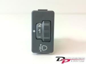 Usados Interruptor faro lhv Peugeot 107 1.0 12V Precio € 5,00 Norma de margen ofrecido por DP Auto-onderdelen & Demontage