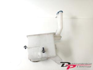 Usagé Réservoir lave-glace avant Suzuki Alto (GF) 1.0 12V Prix € 19,00 Règlement à la marge proposé par DP Auto-onderdelen & Demontage
