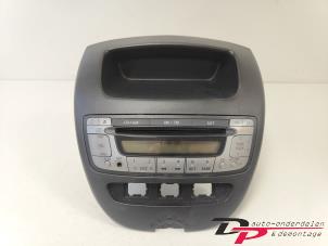 Usados Reproductor de CD y radio Peugeot 107 1.0 12V Precio € 25,00 Norma de margen ofrecido por DP Auto-onderdelen & Demontage