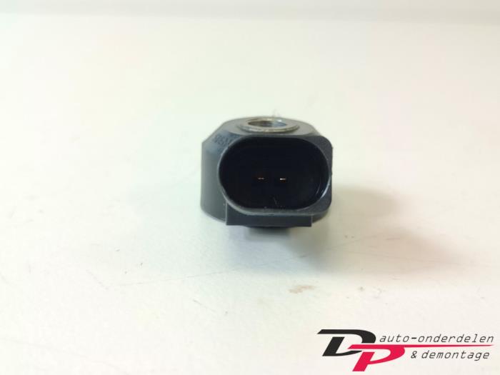 Sensor de golpeteo de un Skoda Fabia II (5J) 1.2 TSI 2014
