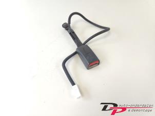 Usagé Insertion ceinture de sécurité avant gauche Kia Picanto (TA) 1.0 12V Prix € 12,00 Règlement à la marge proposé par DP Auto-onderdelen & Demontage