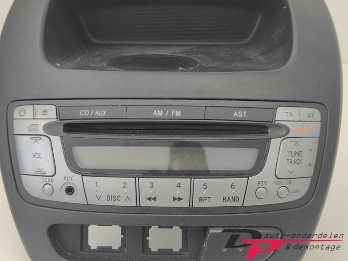 Radio/Lecteur CD d'un Toyota Aygo (B10) 1.0 12V VVT-i 2012