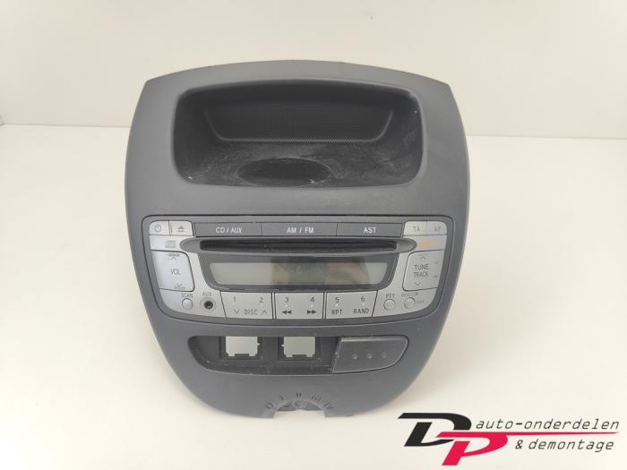 Radioodtwarzacz CD z Toyota Aygo (B10) 1.0 12V VVT-i 2012