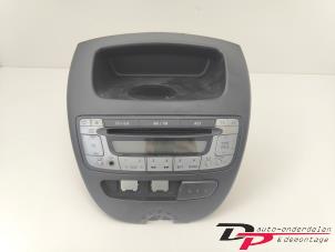 Używane Radioodtwarzacz CD Toyota Aygo (B10) 1.0 12V VVT-i Cena € 25,00 Procedura marży oferowane przez DP Auto-onderdelen & Demontage
