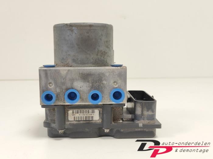 ABS pump from a Peugeot Partner (GC/GF/GG/GJ/GK) 1.6 HDI 90 2014